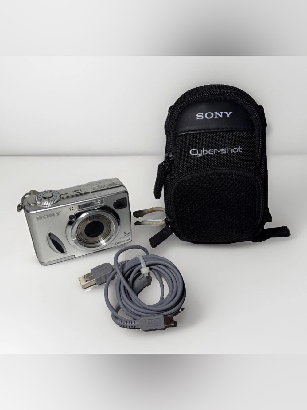 Sony Cyber-shot DSC-W7 7.2MP Silver Compact 3x Zoom MPEG Movie Incl mem card